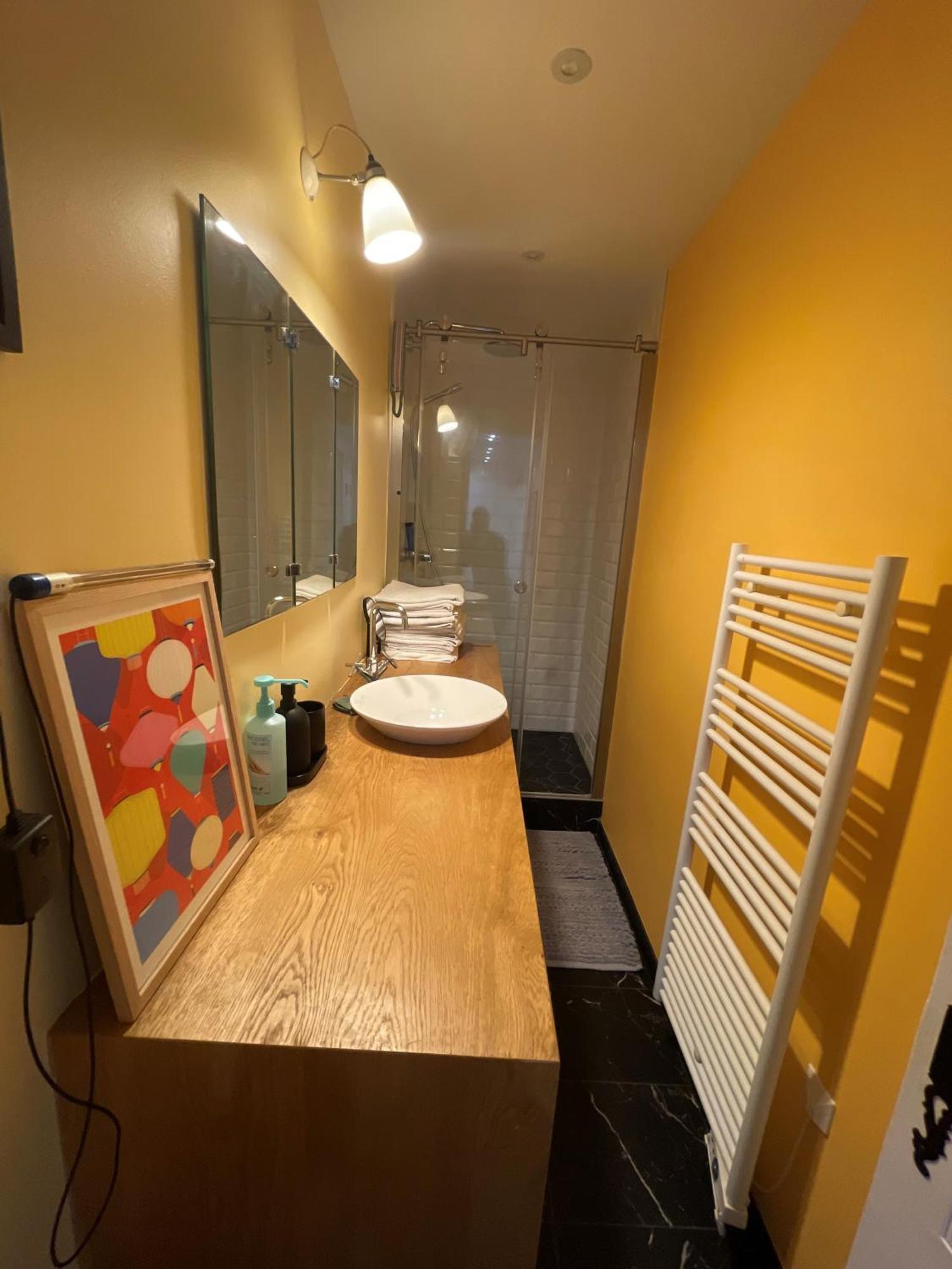 Le Marais & Large Big Spacious Charming Parisian Flat *